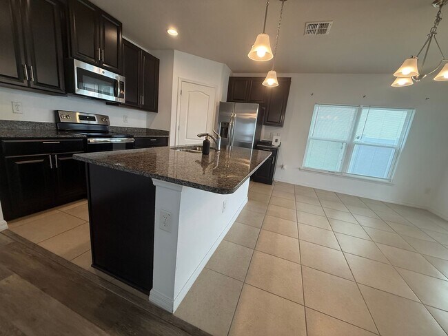 Building Photo - Spacious Riverview Rental in South Fork Lakes with Oversized Screened Patio & 2-Car Garage