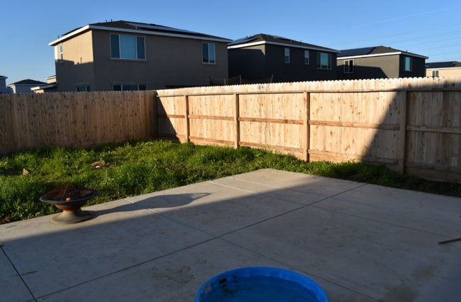 Building Photo - 2447 Quesada Dr