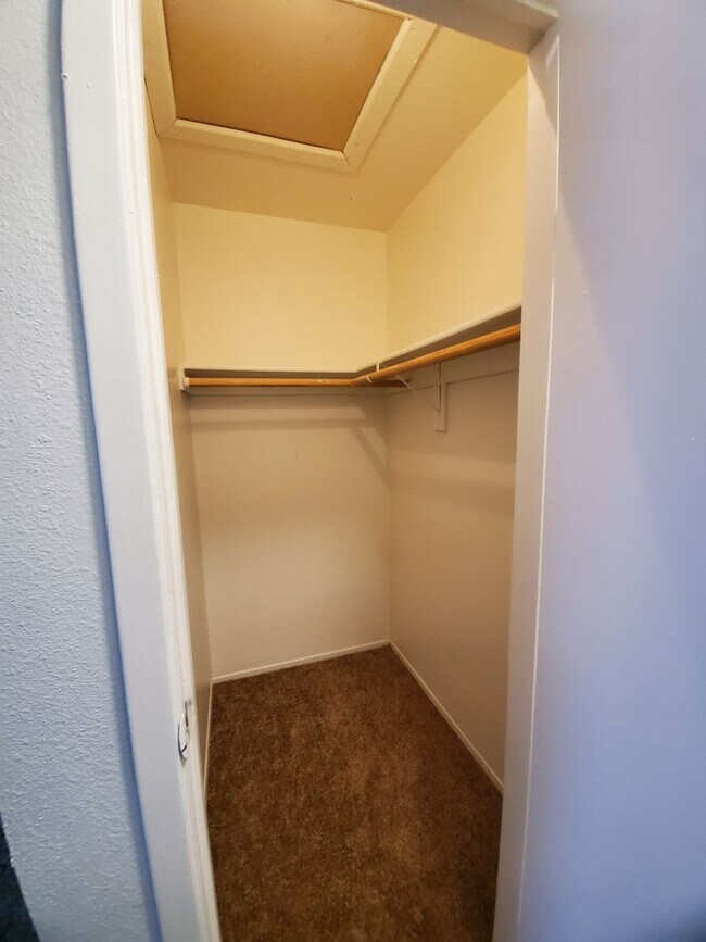 Building Photo - Shadow Mountain 2 Bedroom 2 Bath Single-Level Townhome with Fireplace & Pool