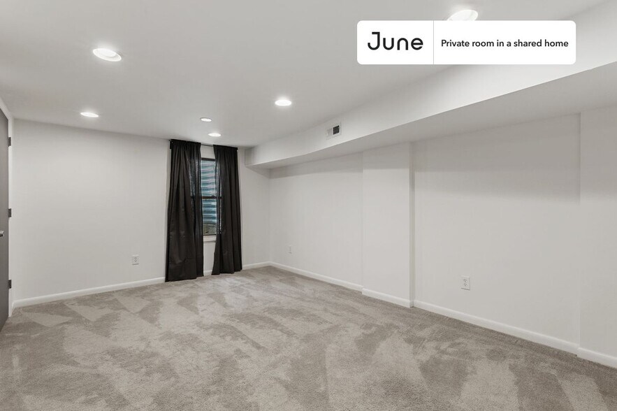 Building Photo - Room in Shared 5 bed/3 bath home