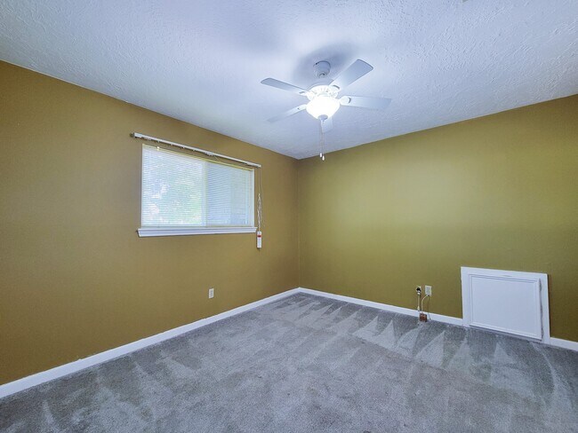 Building Photo - 17326 Ponderosa Pines Dr