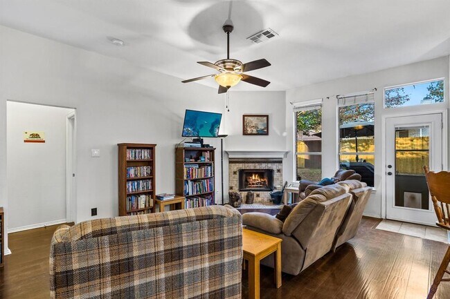 Building Photo - 1055 Port Sullivan Dr