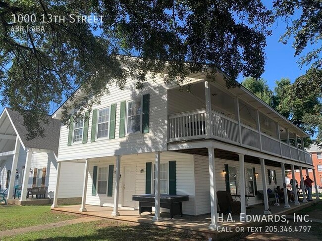 Building Photo - 1000 13th St