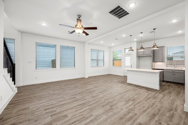 Building Photo - 7818 Starfish Arbor Dr