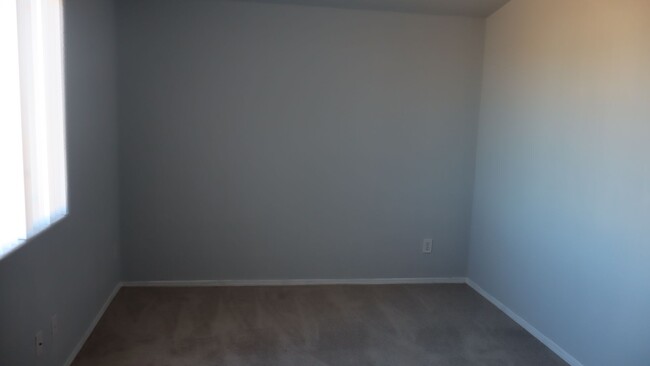 Building Photo - Acreage