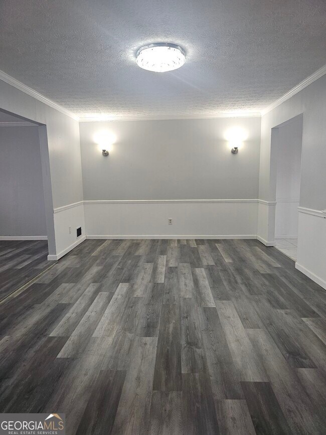 Building Photo - 480 Paul St