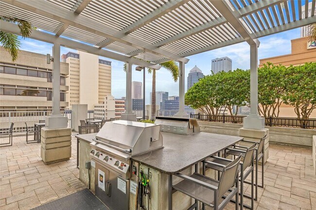 Building Photo - 777 N Ashley Dr