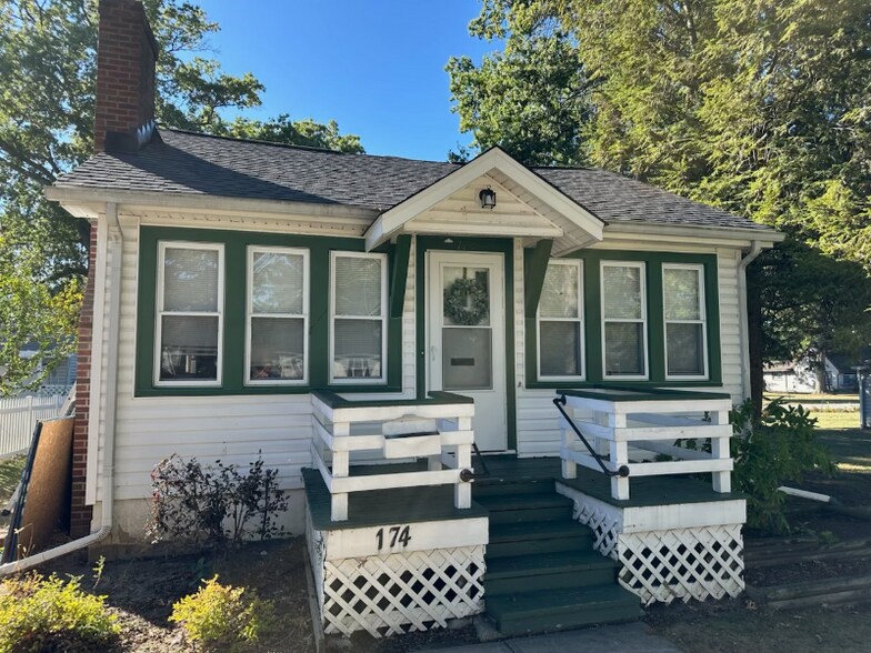 Building Photo - 174 Lakewood Dr