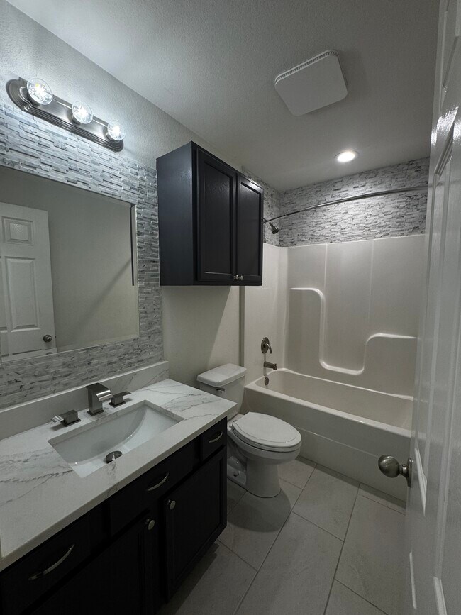 Building Photo - 14724 S Fern Pl