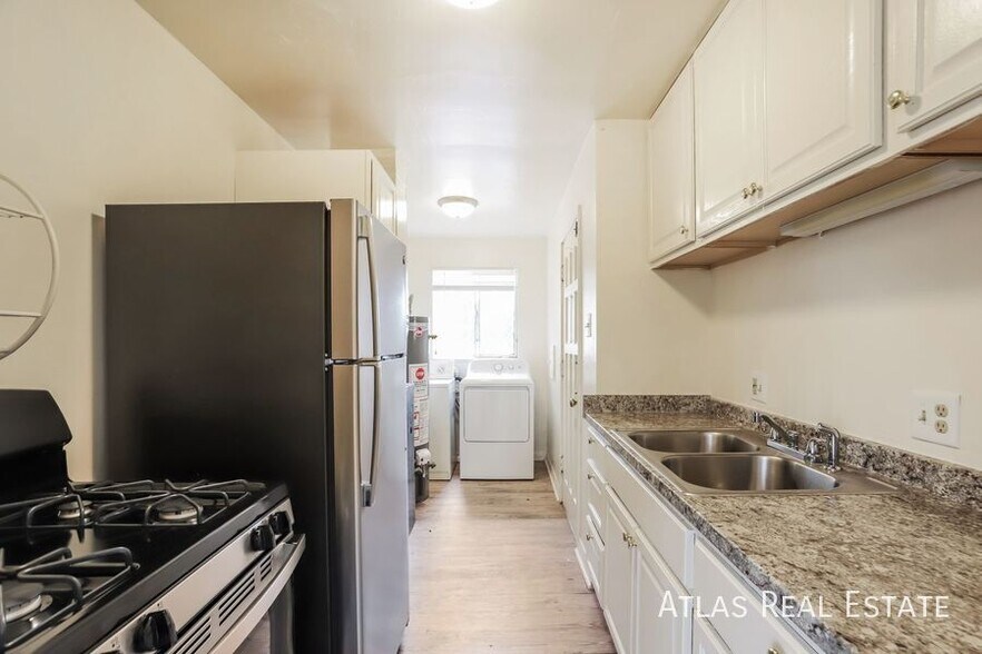 Building Photo - 7111 E 60th Way