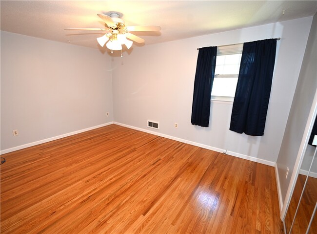 Building Photo - 1093 Washington St