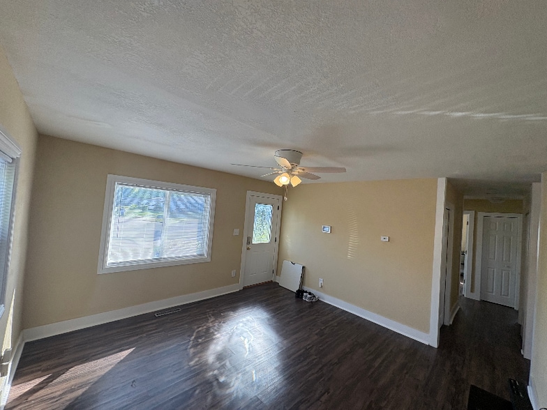 Building Photo - 2026 Penrose Dr