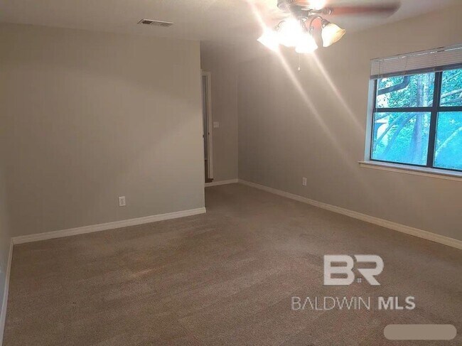 Building Photo - 31 Lake Shore Dr