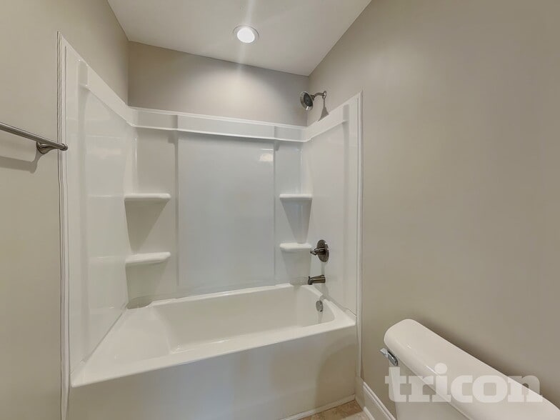 Building Photo - 204 Bonnell Dr