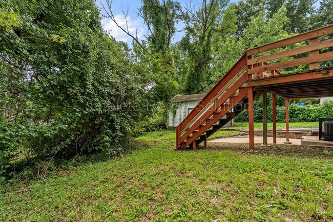 Building Photo - 10030 Bon Oak Dr