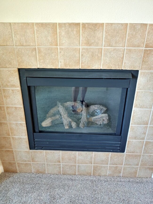 Building Photo - Gorgeous Spacious TownHome in Downtown Mou...