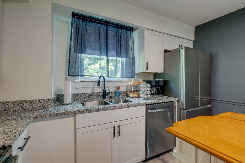 Building Photo - 179 Anderson Ln