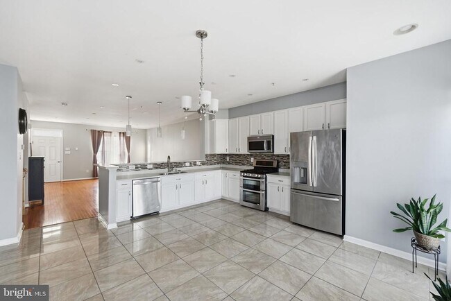 Building Photo - 554 Ellison Ct