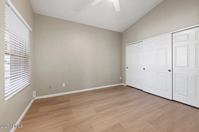 Building Photo - 10059 E Sheena Dr