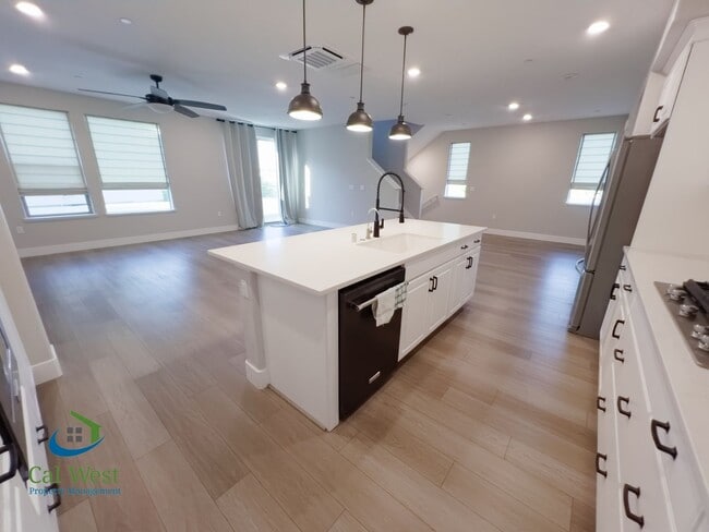 Building Photo - $4495 - Beautiful Corner Unit Townhome in ...