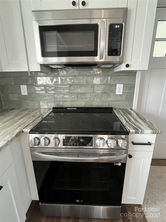 Building Photo - 303 Hi Alta Ave