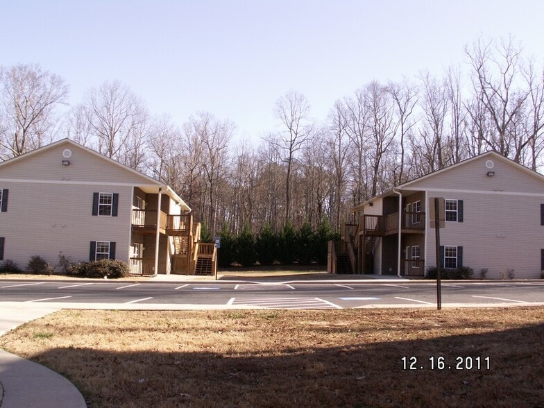 Building Photo - 7402 Courtyard Dr