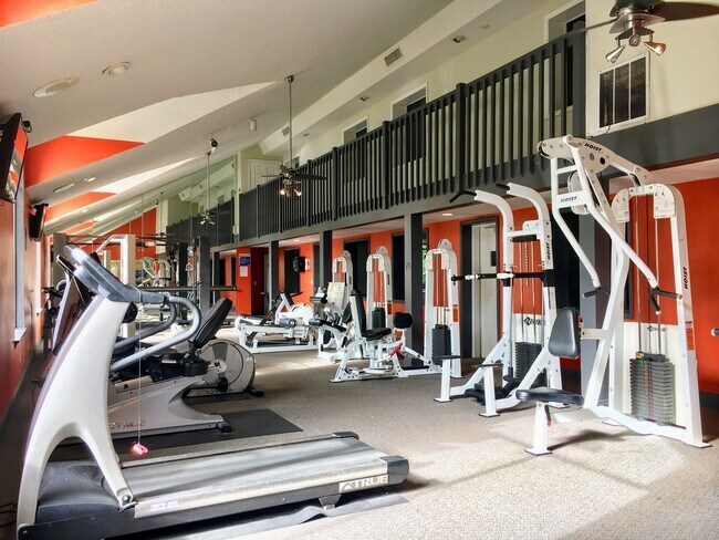 Building Photo - V2235