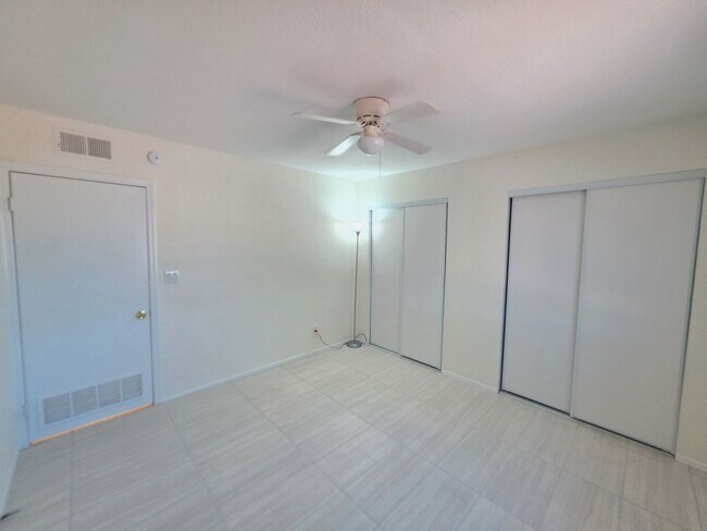 Building Photo - 1243 N Oleander St