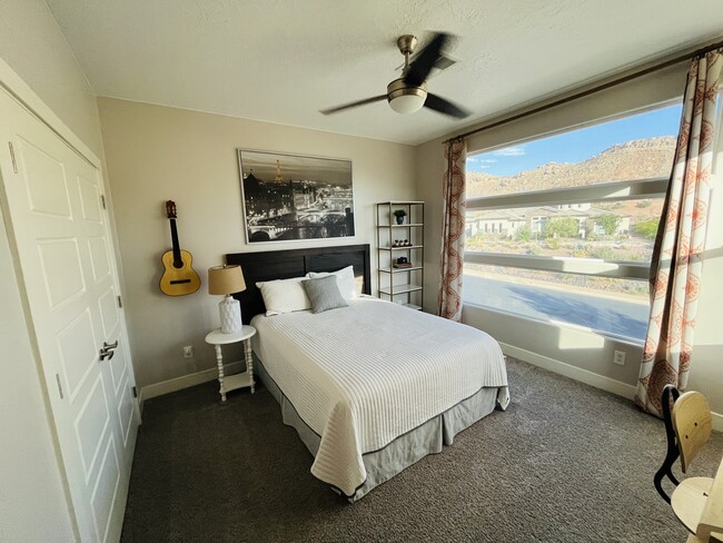 Building Photo - 2721 Hazel Dr