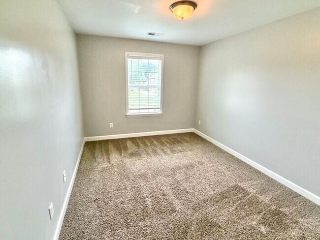 Building Photo - Now Leasing a 5-Bedroom 3 Bath Home In Olive Branch; Zoned for Desoto Central.