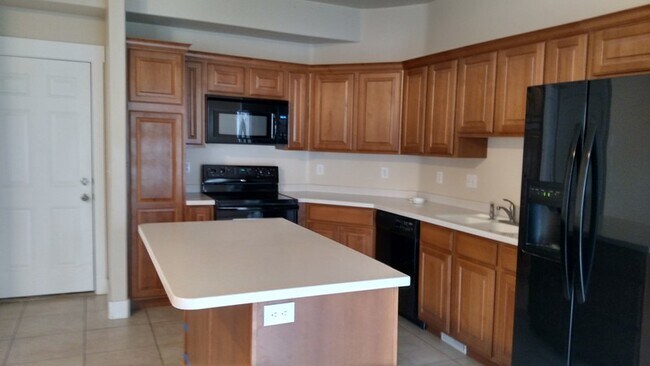 Building Photo - 2557 Garden Dr