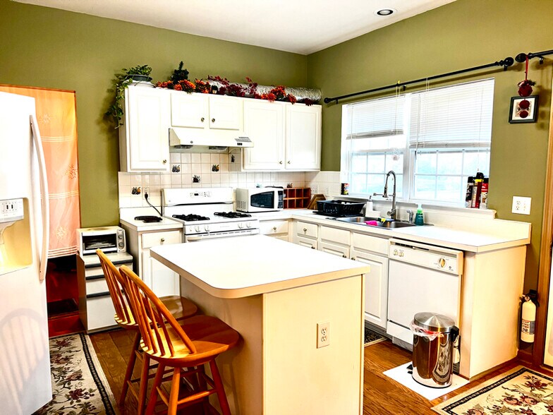 Building Photo - 8325 Windstream Way