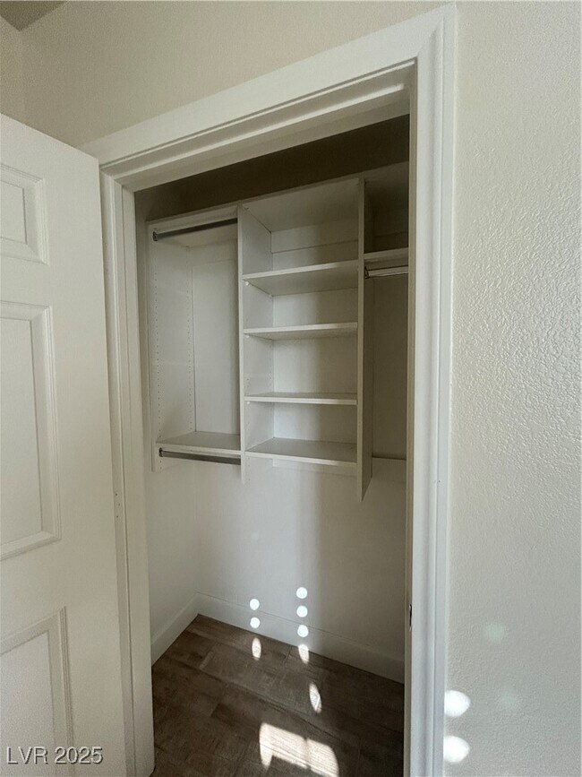 Building Photo - 67 E Agate Ave