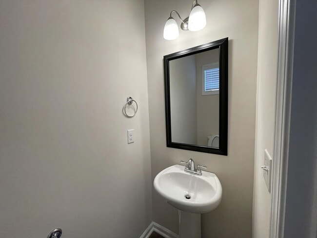 Building Photo - Beautiful 3BR w/ Garage