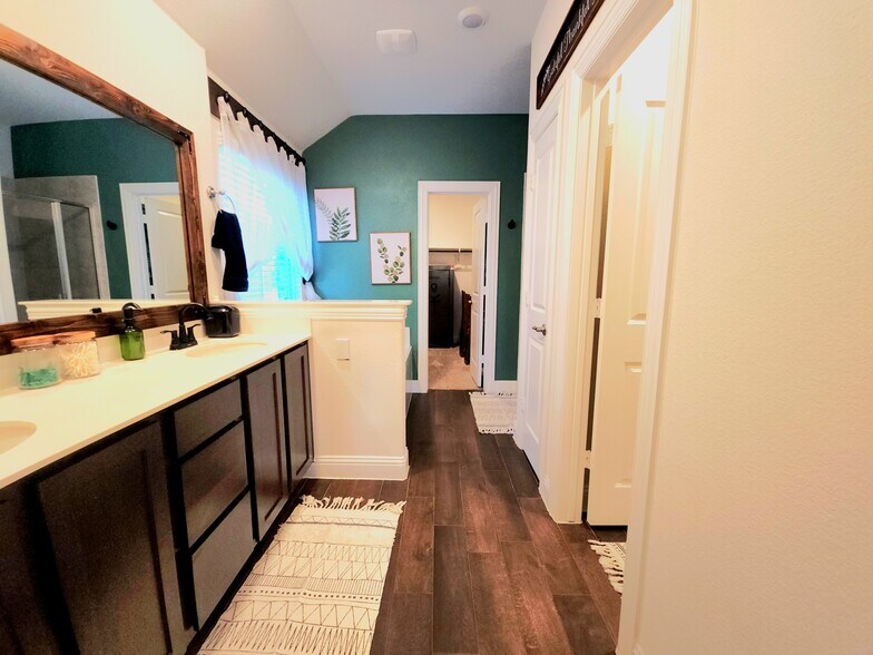 Building Photo - 3012 Denver Ave