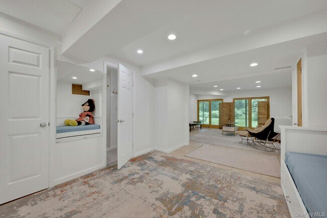 Building Photo - 107 Holly Pl