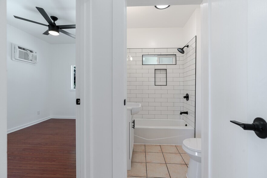 Building Photo - 268 4/6 S Coronado St