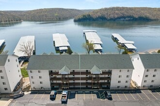 Building Photo - Lakefront 2 bedroom Condo For Rent