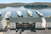 Building Photo - Lakefront 2 bedroom Condo For Rent