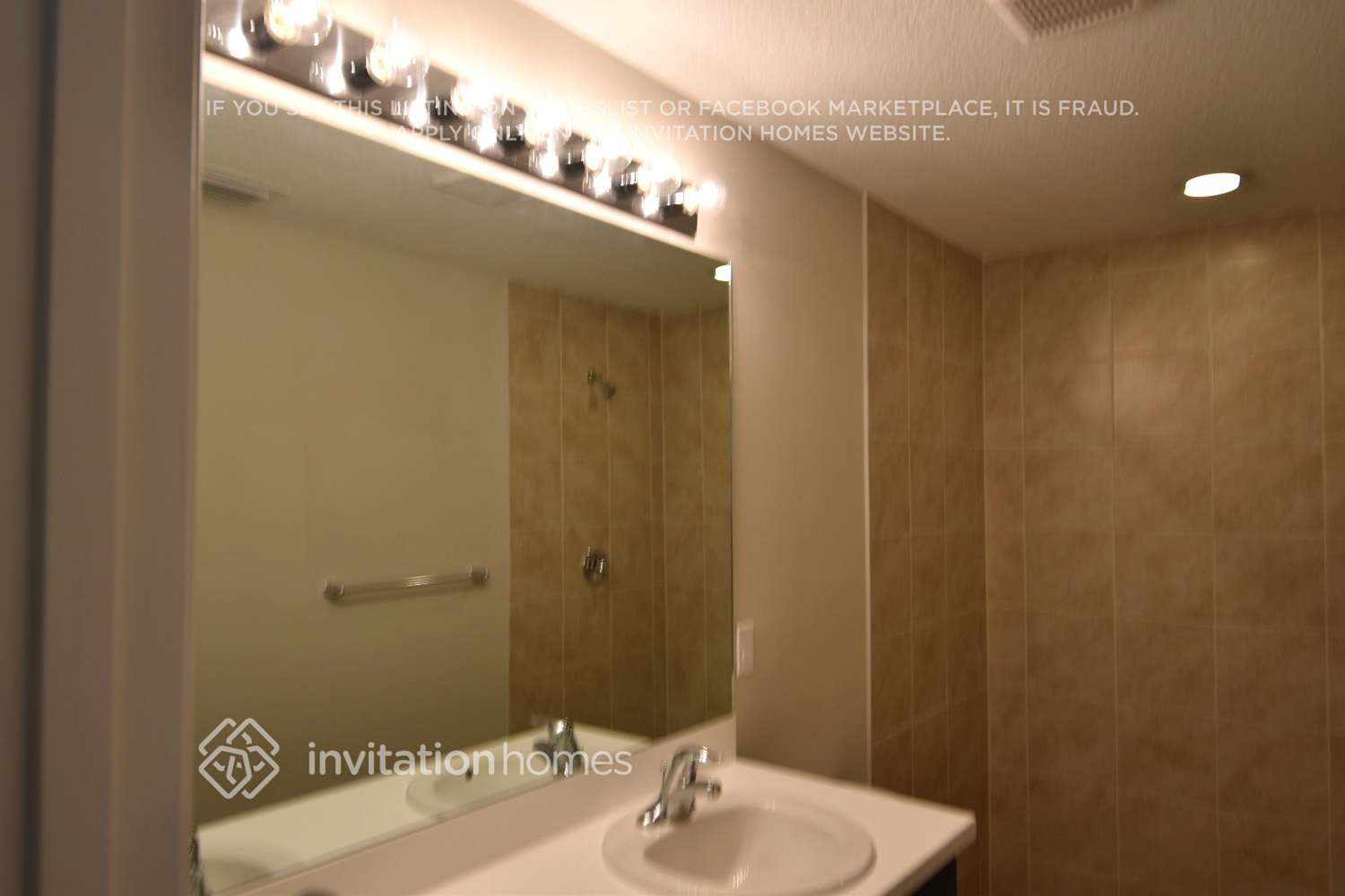 Building Photo - 242 SW Airview Ave