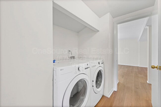 Building Photo - 4410 Carrollwood Dr