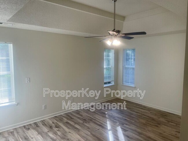 Building Photo - 207 Timber Ridge Dr