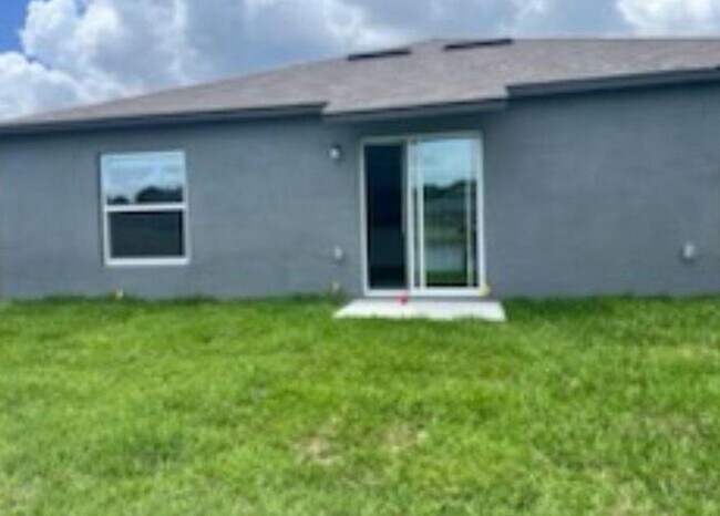 Building Photo - ****PRICE REDUCTION****    Ready for immed...