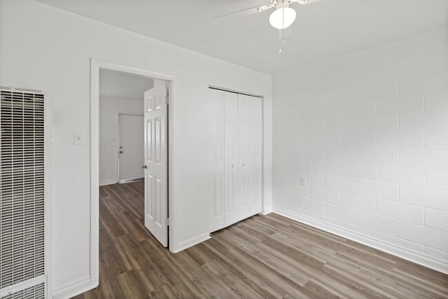 Building Photo - 1135 Valley Manor Ct