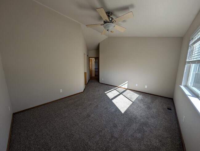 Building Photo - Spacious 4-Bed, 3-Bath Home for Rent in Be...