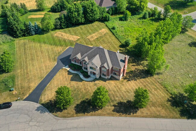 Building Photo - 126 Governors Ct