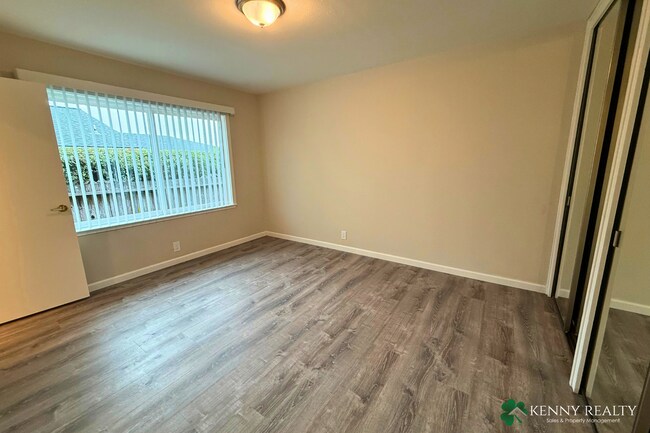 Building Photo - 2490 Fleetwood Dr