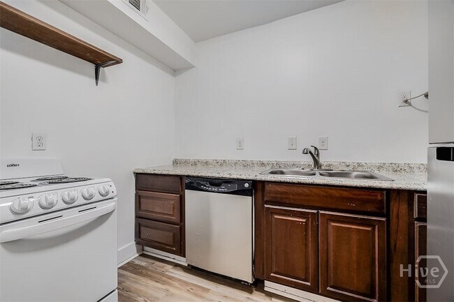 Building Photo - 512 E Liberty