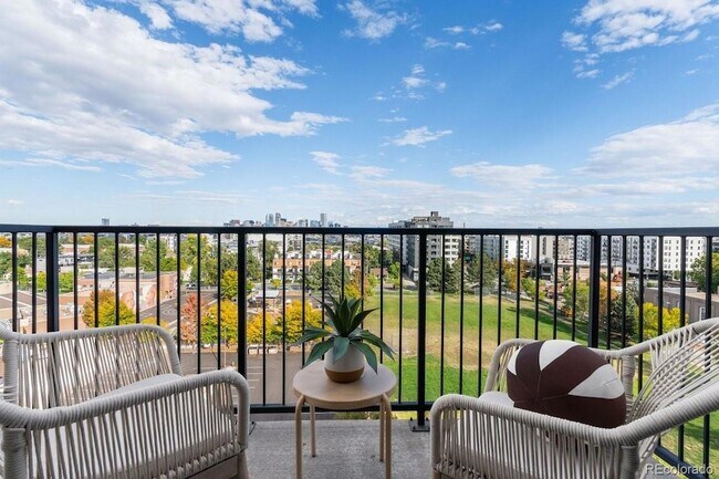 Building Photo - 1515 Julian St