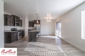 Building Photo - Gorgeous 4 Bedroom Desert Bluff Townhome!